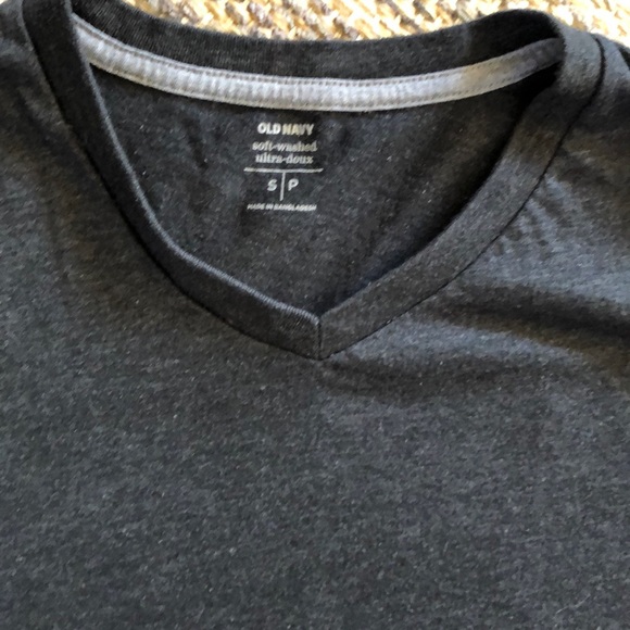 Old Navy gray men’s v neck T-shirt - Picture 3 of 3